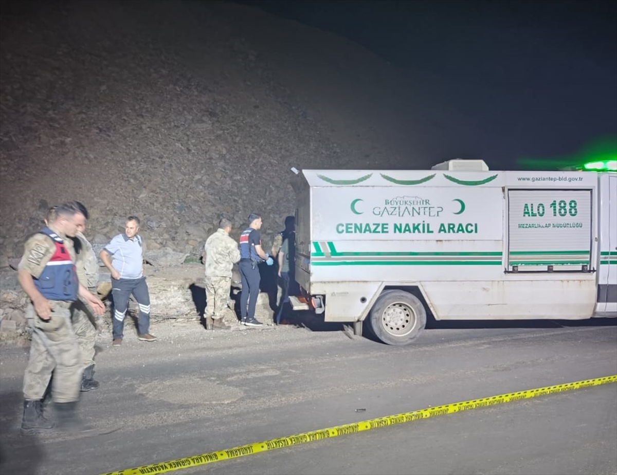 GAZİANTEP (AA) – Gaziantep’in İslahiye ilçesinde devrilen motosikletteki 2 kişi