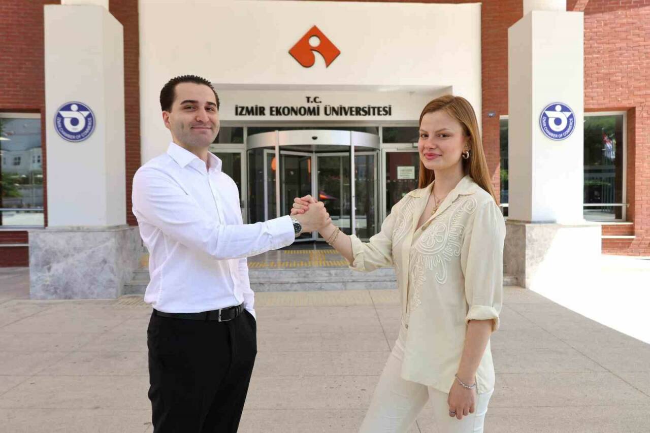 İzmir Ekonomi Üniversitesi (İEÜ) Hukuk Fakültesi’nden bu yıl mezun olan