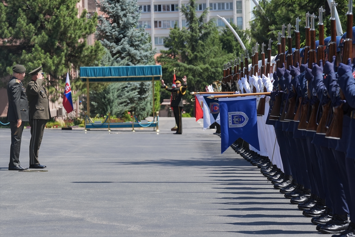 ANKARA (AA) – Genelkurmay Başkanı Orgeneral Metin Gürak, Slovakya Genelkurmay