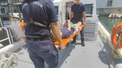 Muğla’nın Fethiye ilçesi açıklarında seyreden gezi teknesinde rahatsızlanan vatandaş, Sahil