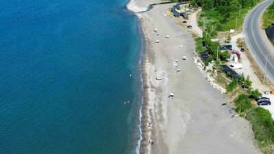 Hava şartları sebebi ile denize girişlerin yasaklandığı Akçakoca’da yasağın kalkmasına