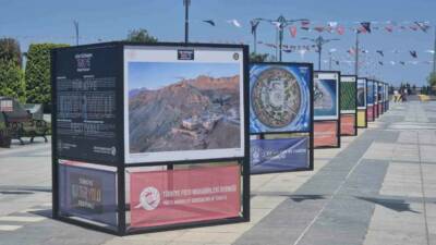 “Gökyüzünden Türkiye Güzellikleri” fotoğraf sergisi Samsun Tütün İskelesi önünde vatandaşlarla