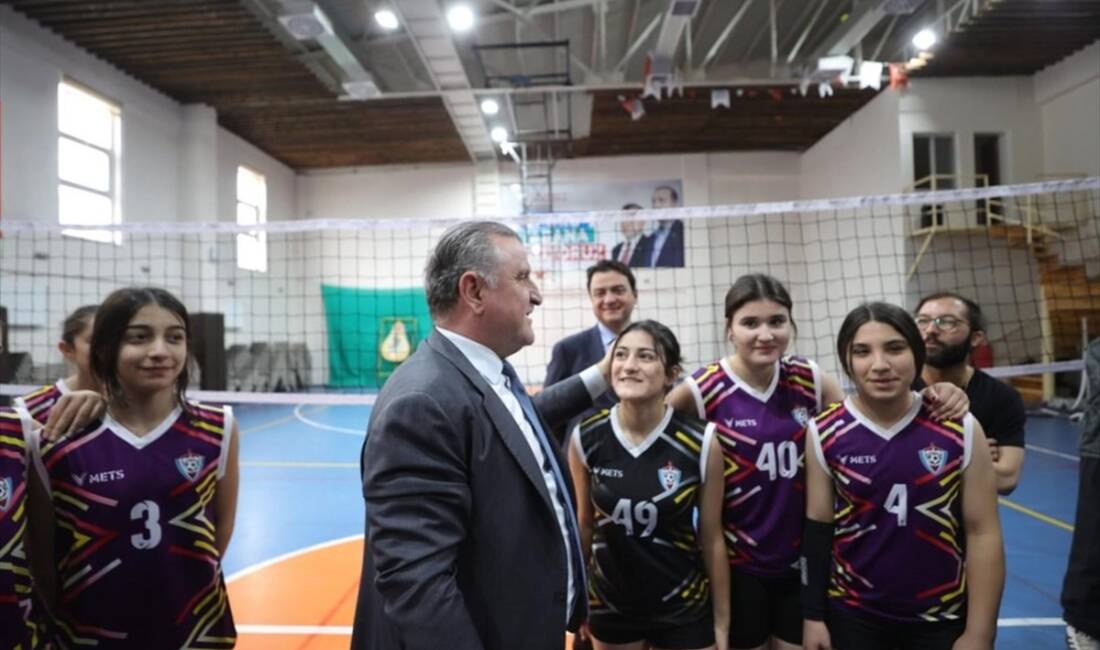 - Gençlik ve Spor Bakanı Osman Aşkın Bak:
"Çocuk ve gençlerimizin