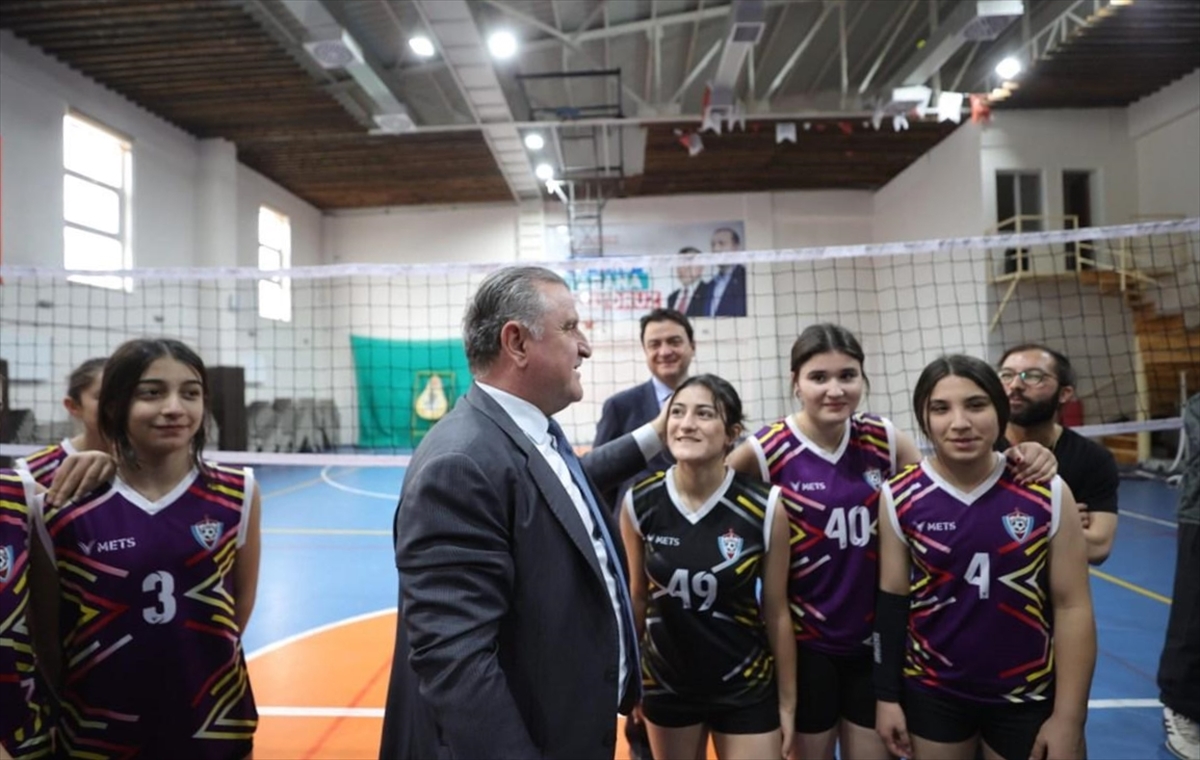 - Gençlik ve Spor Bakanı Osman Aşkın Bak:
"Çocuk ve gençlerimizin