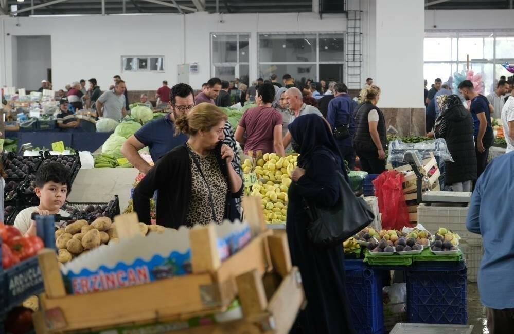 Güven endeksi hizmet sektöründe yüzde 0,4 arttı, perakende ticaret sektöründe