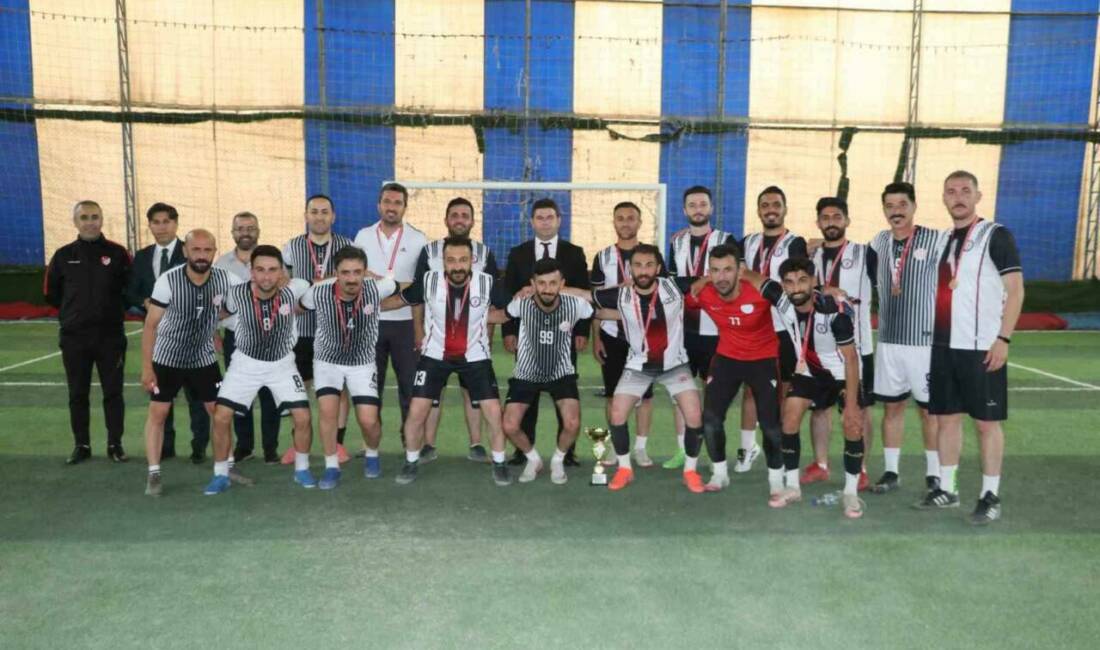 Hakkari’de geleneksel olarak düzenlenen “Öğretmenler Arası Futbol Turnuvası” İl Milli