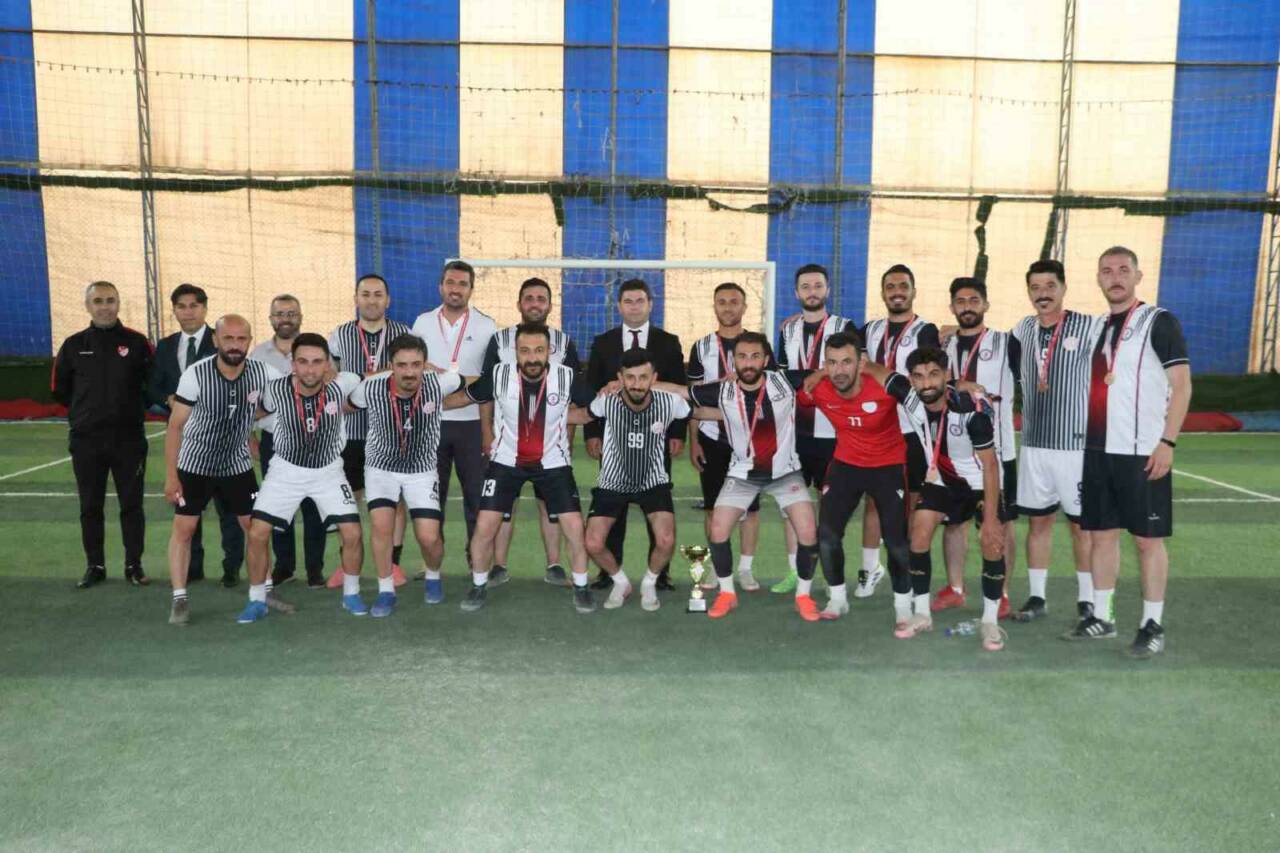Hakkari’de geleneksel olarak düzenlenen “Öğretmenler Arası Futbol Turnuvası” İl Milli