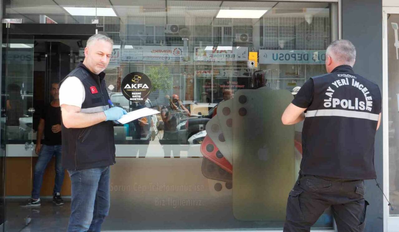 Antalya’da bir süredir işyeri sahibinden haraç isteyen kimliği belirsiz 2