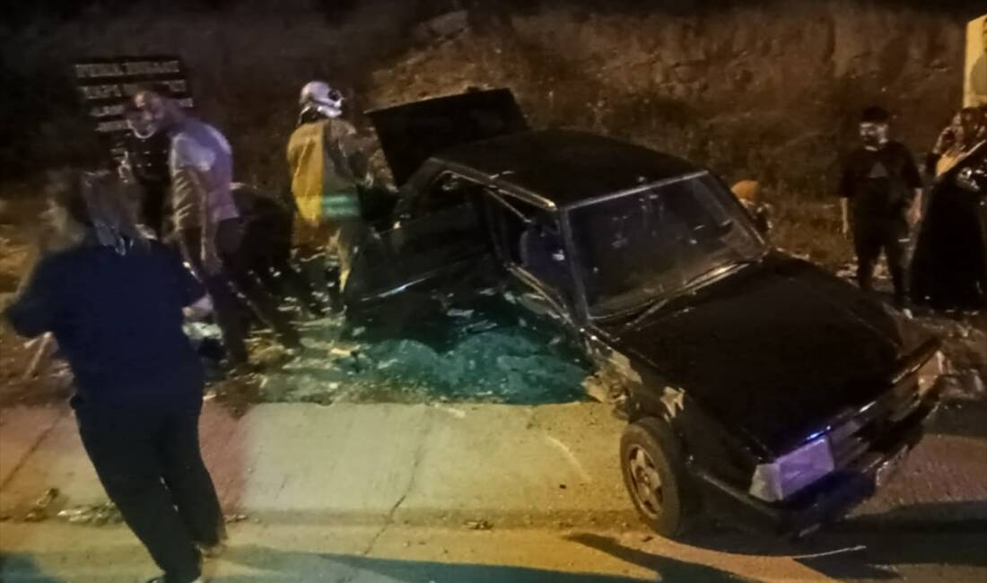 HATAY (AA) – Hatay’ın Yayladağı ilçesinde iki otomobilin çarpışması sonucu