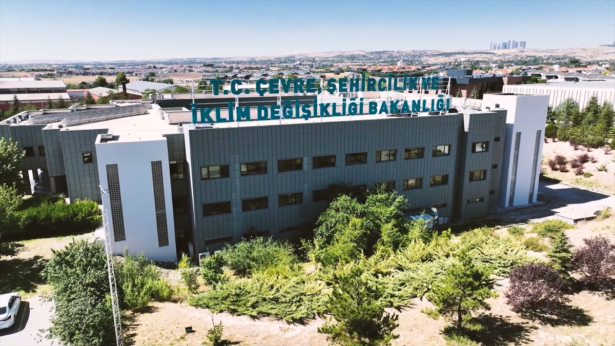 - Çevre, Şehircilik ve İklim Değişikliği Bakanı Murat Kurum:
- "Hava