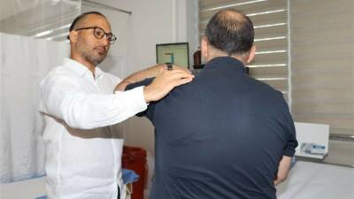 Algoloji Uzmanı Doç. Dr. Erkan Özduran, miyofasiyal ağrı sendromunun tedavisinde