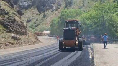 Her yıl on binlerce aracın kullandığı Tunceli-Pülümür-Erzincan karayolunda yama ve