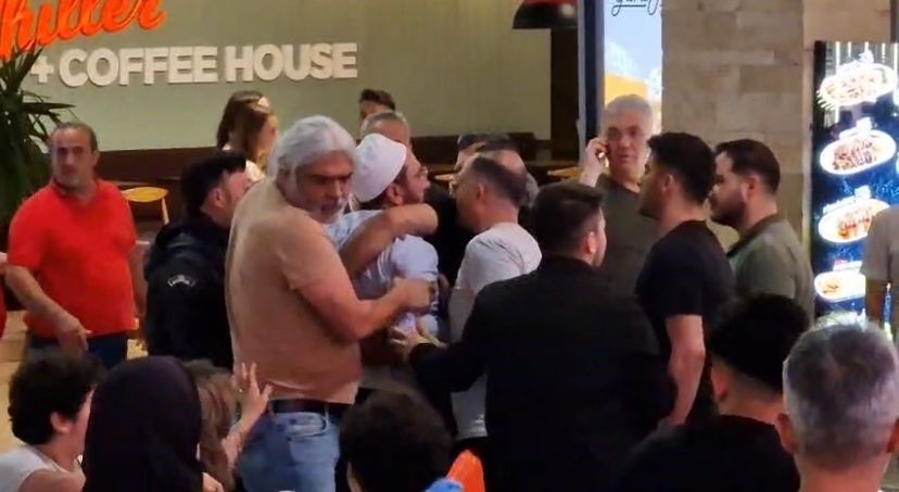 Bolu’da bulunan Highway Outlet AVM’de bir kişi, restoranda “adamına göre
