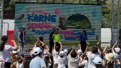 İSTANBUL (AA) – İstanbul Büyükşehir Belediyesince (İBB), karnesini alan öğrenciler