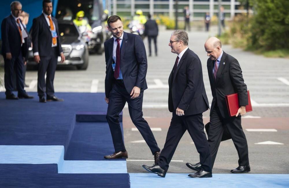 İngiltere Başbakanı Keir Starmer’ın, İngiltere hükümetinin nükleer silah taşıma kapasitesine