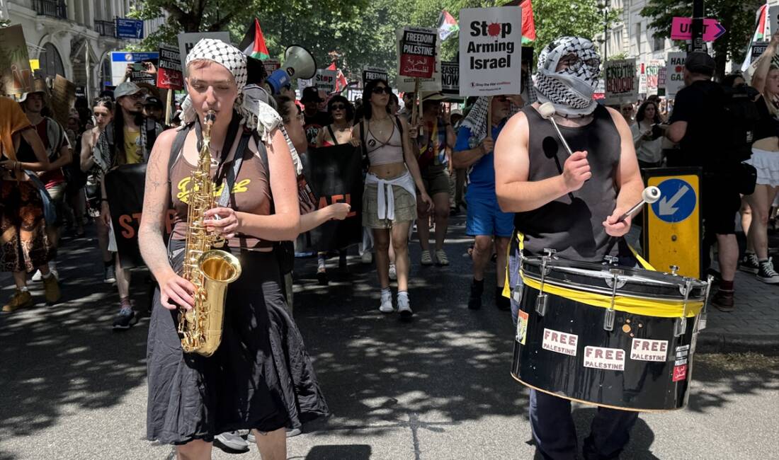 LONDRA (AA) – İngiltere’nin başkenti Londra’da on binlerce Filistin destekçisi,