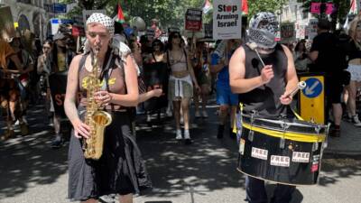 LONDRA (AA) – İngiltere’nin başkenti Londra’da on binlerce Filistin destekçisi,