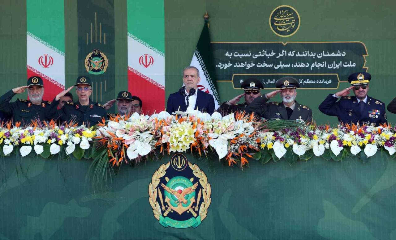 İran Cumhurbaşkanı Mesud Pezeşkiyan, Birleşik Arap Emirlikleri (BAE) Devlet Başkanı