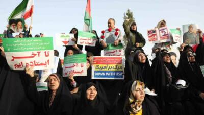 İran’ın başkenti Tahran’da on binlerce kişi, İsrail ile 12 gün