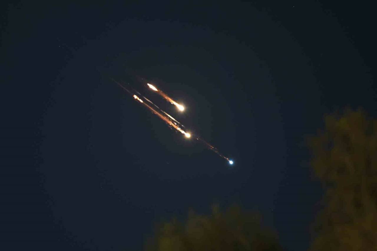 İran, İsrail’e düzenlediği yeni füze saldırısında en az 4 kişi