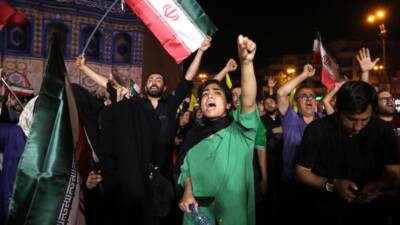 TAHRAN (AA) – İran’ın İsrail’in saldırılarına karşılık yüzlerce balistik füzeyle