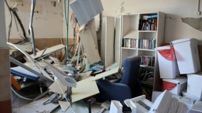 İsrail’in Ben Gurion Üniversitesi yönetimi, İran’ın misilleme saldırılarında bir füzenin