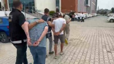 Hatay’ın İskenderun ilçesinde çeşitli suçlar nedeniyle aranan 3 kişi yakalandı.