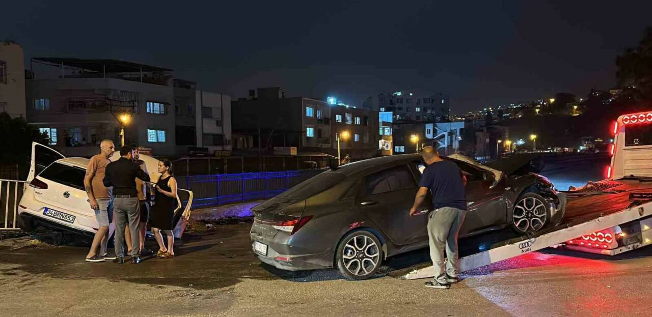 Hatay’ın İskenderun ilçesinde iki otomobilin karıştığı trafik kazasında 4 kişi
