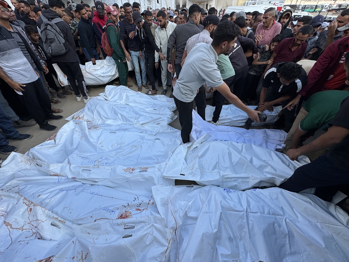 - İsrail ordusu, bombardıman altındaki Gazze’de hem yardım girişini engelleyerek