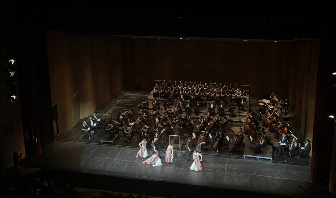 - Konserde, Felix Mendelssohn'un, William Shakespeare'in "Bir Yaz Gecesi Rüyası"