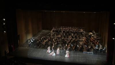 - Konserde, Felix Mendelssohn'un, William Shakespeare'in "Bir Yaz Gecesi Rüyası"