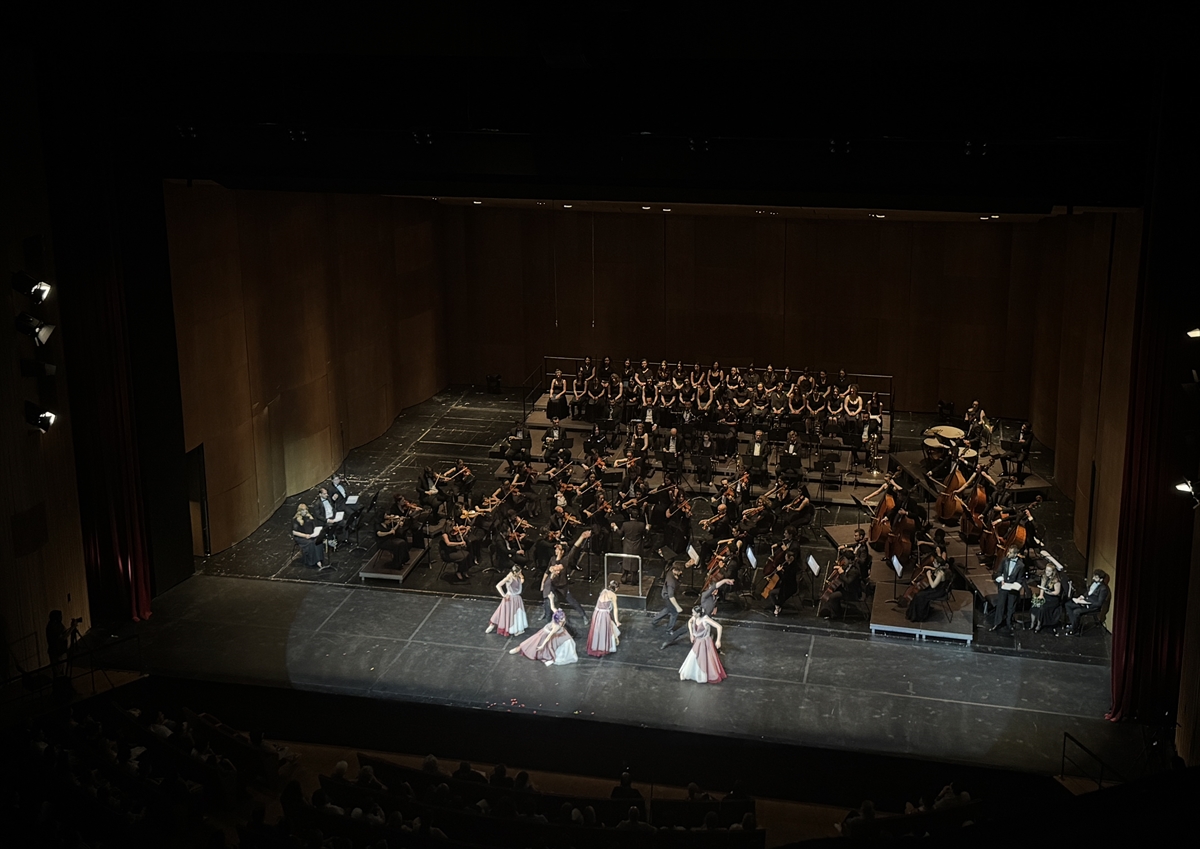 - Konserde, Felix Mendelssohn'un, William Shakespeare'in "Bir Yaz Gecesi Rüyası"