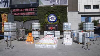 İSTANBUL (AA) – İstanbul’da düzenlenen sahte içki operasyonlarında 9 şüpheli