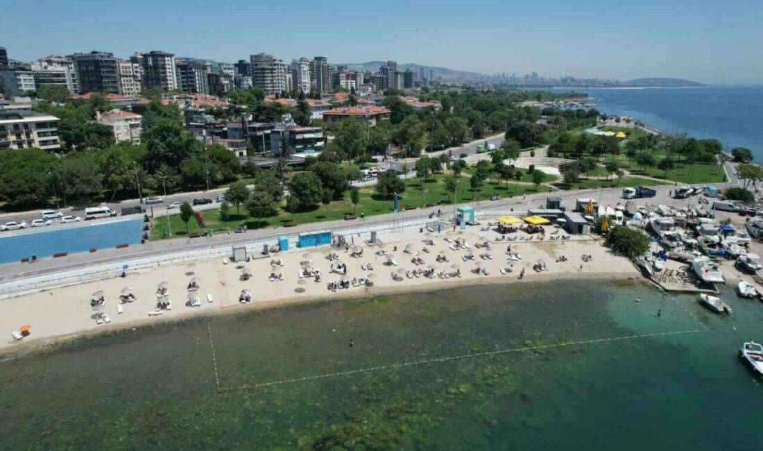 İstanbul’da etkili olan sıcak hava dalgası vatandaşları bunalttı. Termometrelerin 33