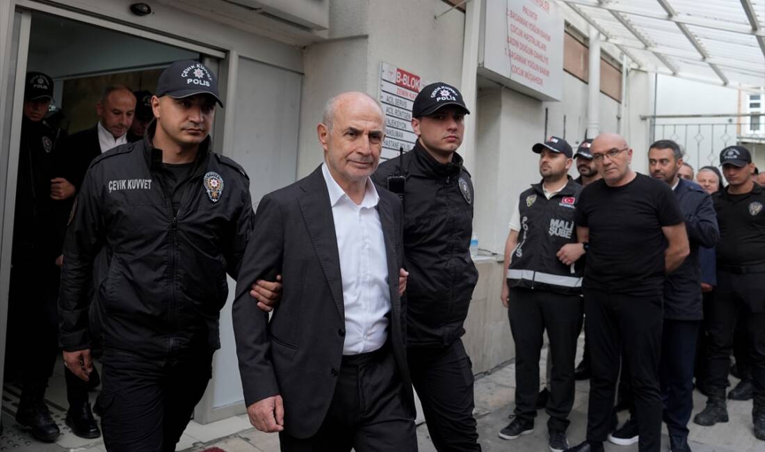 İSTANBUL (AA) – İstanbul merkezli 4 ayrı yolsuzluk soruşturmasında gözaltına