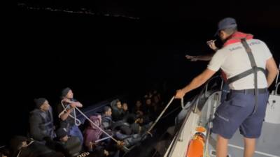 İZMİR (AA) – İzmir’in Çeşme ilçesi açıklarında 1’i çocuk 42