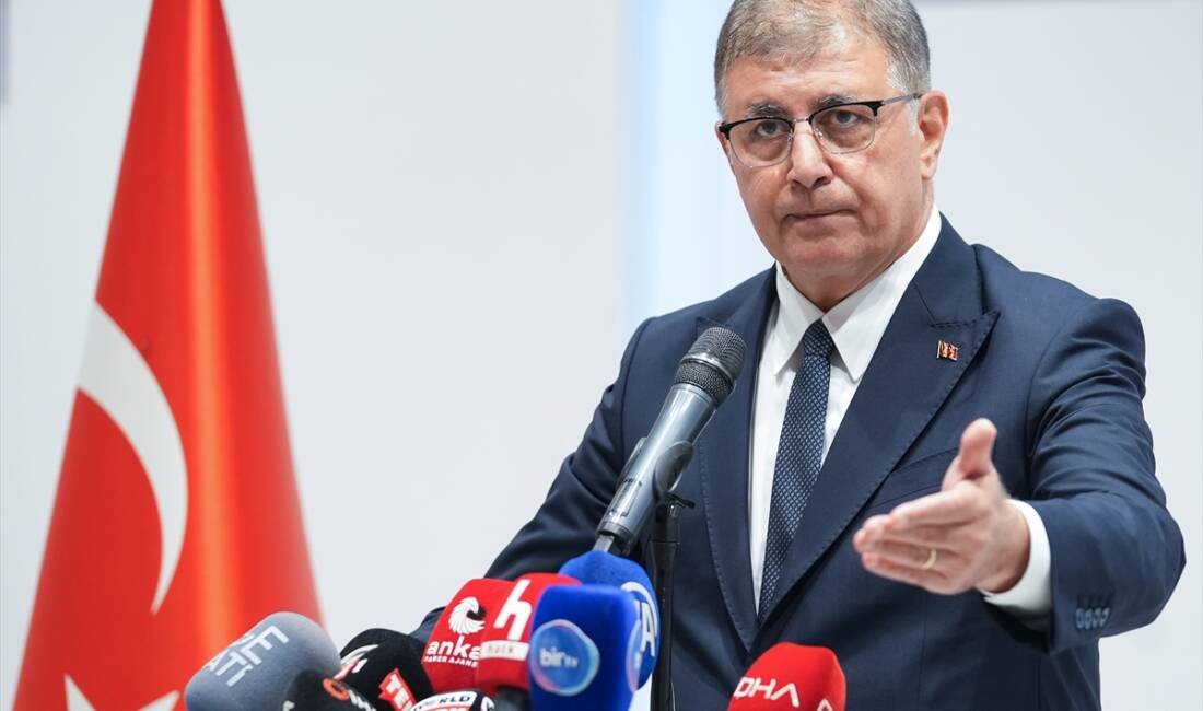 - Belediye Başkanı Cemil Tugay:
-  "Bugün 1030 civarında çalışanla