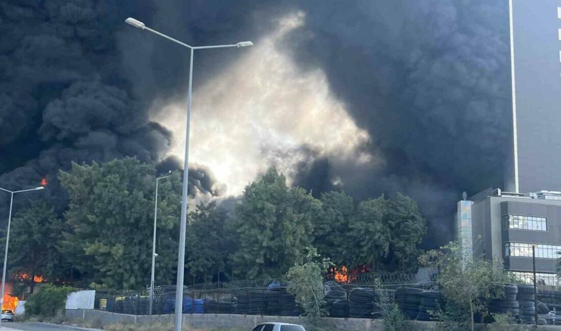 İzmir Valisi Süleyman Elban, Konak ilçesinde özel bir hastanenin yanında