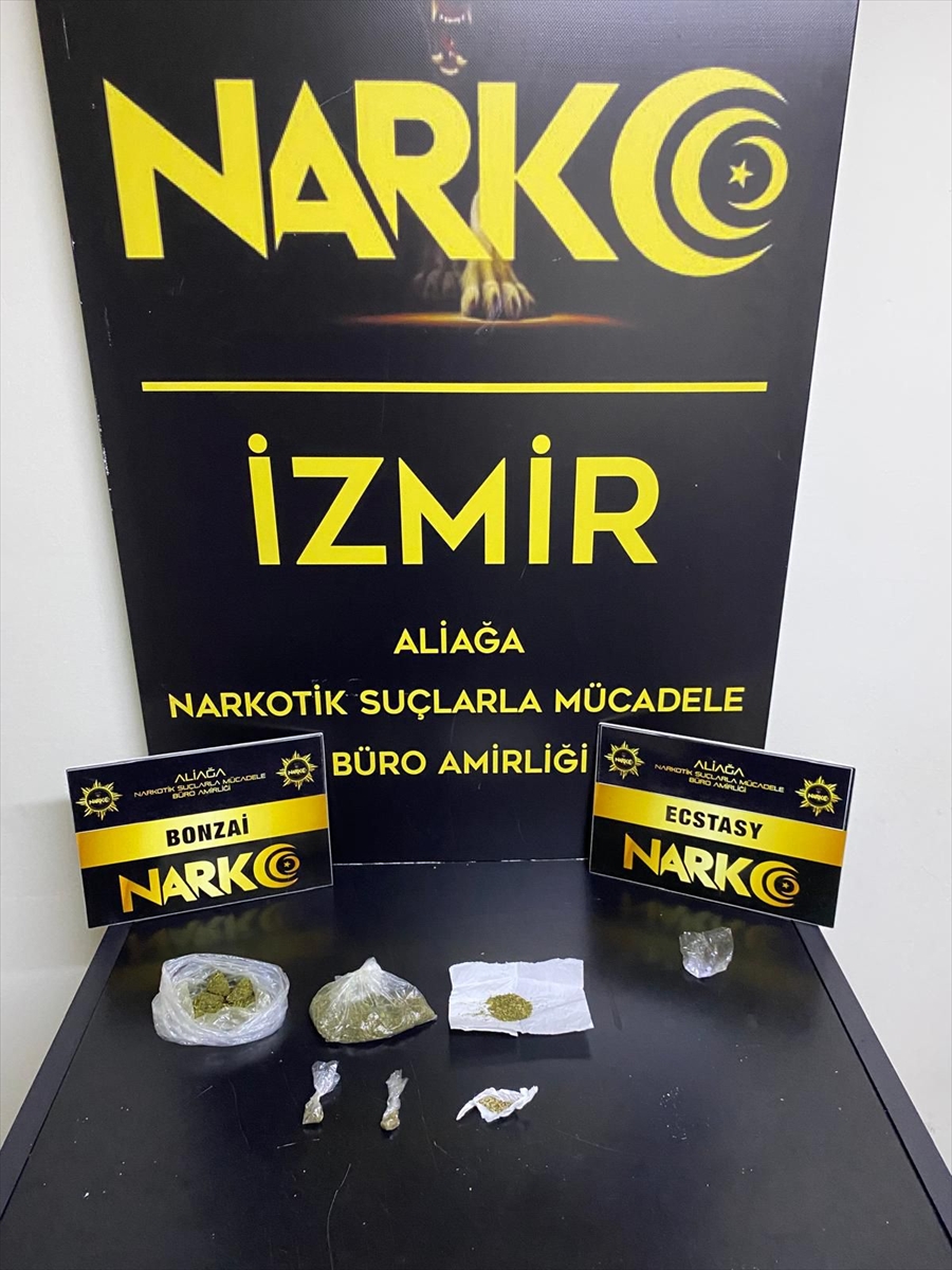 İZMİR (AA) – İzmir’in Aliağa ilçesinde uyuşturucu satıcılarına yönelik operasyonda