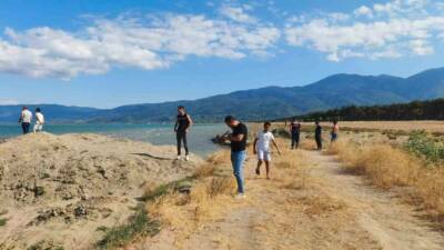 Bursa’nın Orhangazi ilçesinde serinlemek için İznik Gölü’ne giren iki kuzen