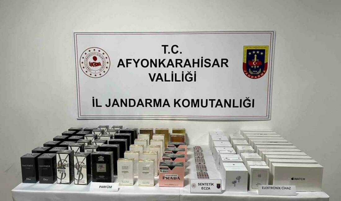 Afyonkarahisar’da kaçak parfüm ve elektronik satan bir şahıs jandarmanın düzenlediği