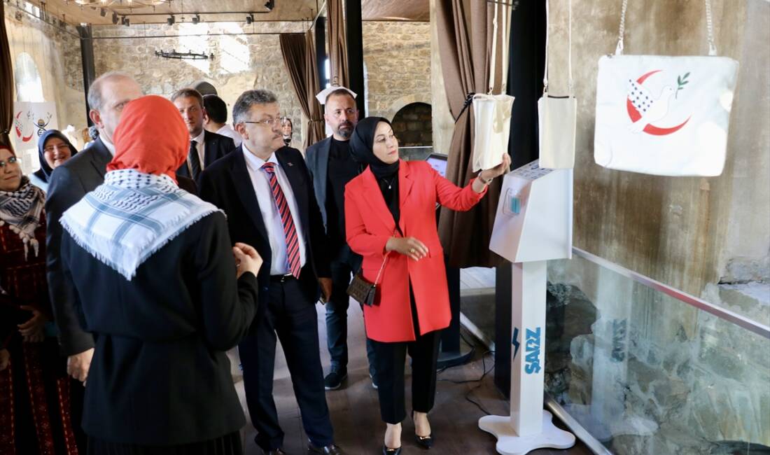 - "Gazze halkının yanında durmak, onların seslerini duyuran, çoğaltan sesler