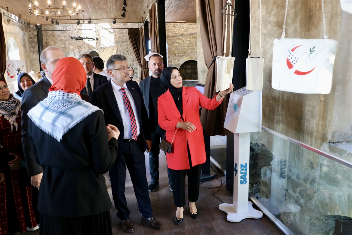 - "Gazze halkının yanında durmak, onların seslerini duyuran, çoğaltan sesler