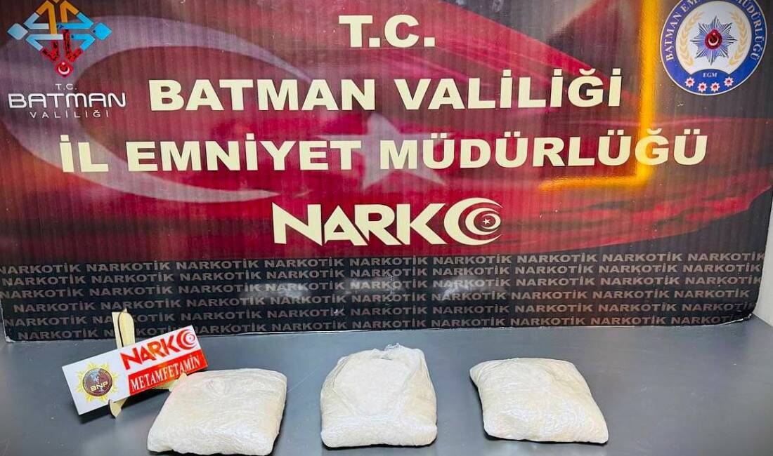 Batman’da durdurulan otobüsteki yolcunun valizinde yapılan aramada şahsi kıyafetleri arasına
