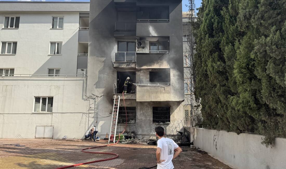 KAHRAMANMARAŞ (AA) – Kahramanmaraş’ın Dulkadiroğlu ilçesinde, mobilya mağazasında çıkan ve