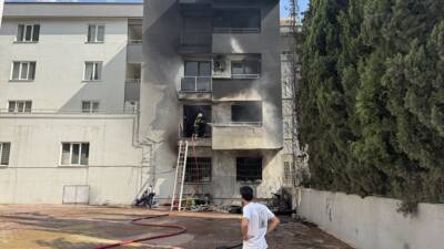 KAHRAMANMARAŞ (AA) – Kahramanmaraş’ın Dulkadiroğlu ilçesinde, mobilya mağazasında çıkan ve