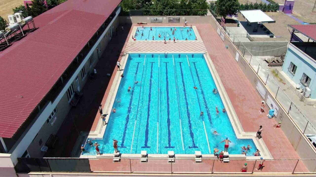 Kahramanmaraş Büyükşehir Belediyesinin yaz spor okullarına 7-14 yaş aralığındaki çocukların