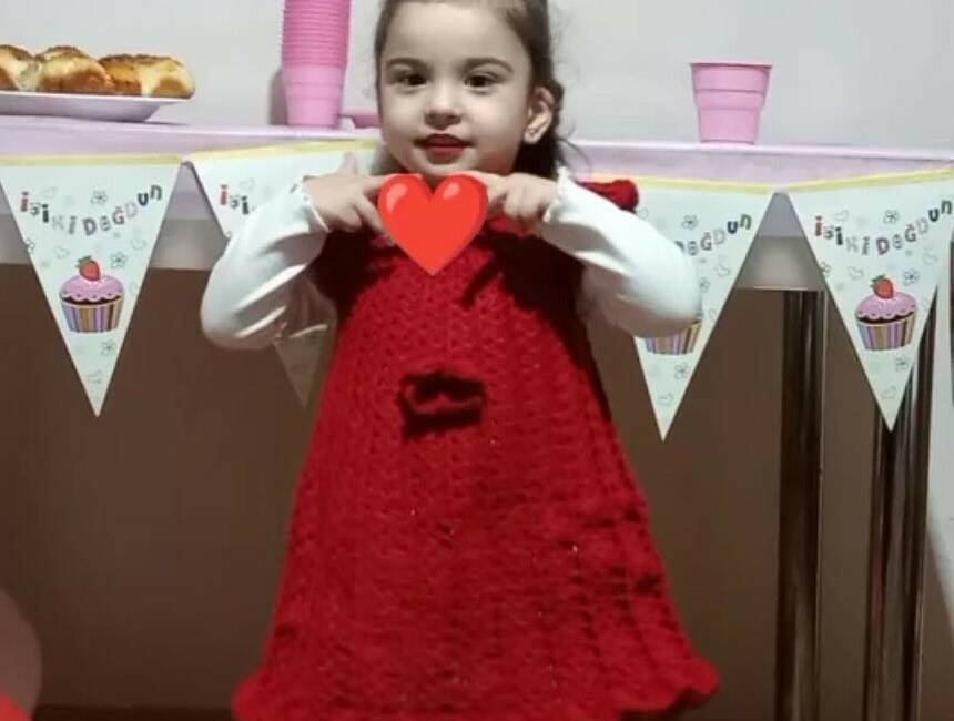 İzmir’in Urla ilçesine tatil için gelen Sarıl Ailesi’nin 3 yaşındaki