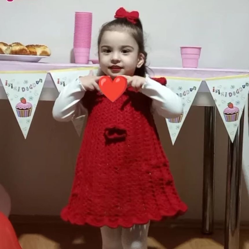 İzmir’in Urla ilçesine tatil için gelen Sarıl Ailesi’nin 3 yaşındaki