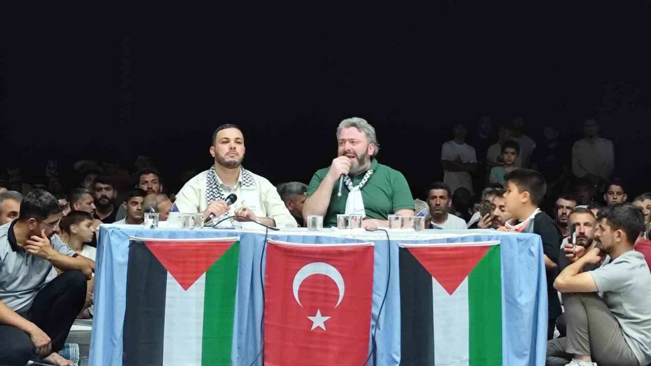 Adıyaman’ın Kahta ilçesinde düzenlenen Gazze Direnişimiz konferansına vatandaşlar yoğun ilgi